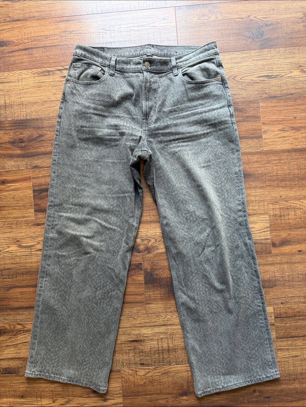 American Eagle Outfitters Straight Leg Jeans in Gray Wash